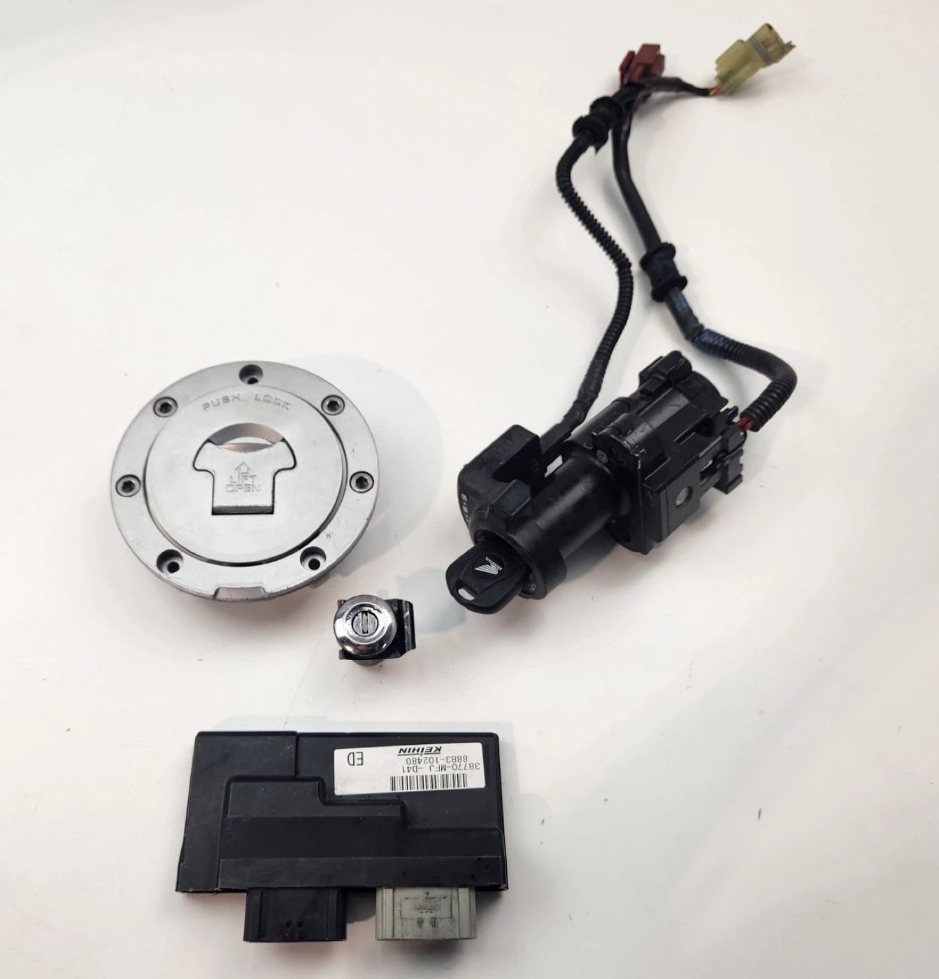 Blok — 38770-MFJ-D42